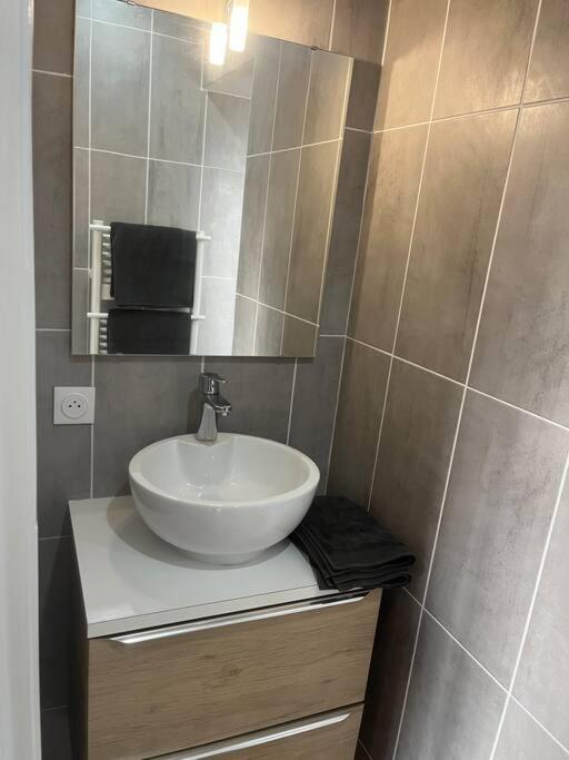 Verdi Studio Cosy Au Calme Parking Gratuit Chasse-sur-Rhône Buitenkant foto